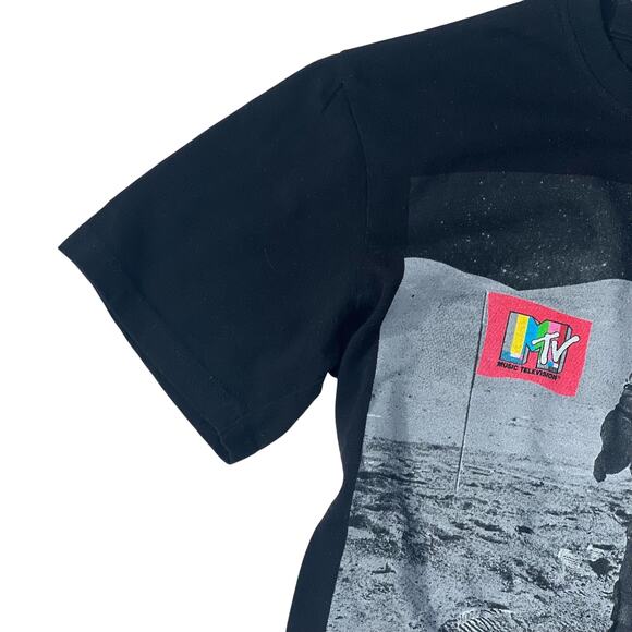 MTV Astronaut T-Shirt Flag Moon Black Graphic Top Size Small - Picture 5 of 7